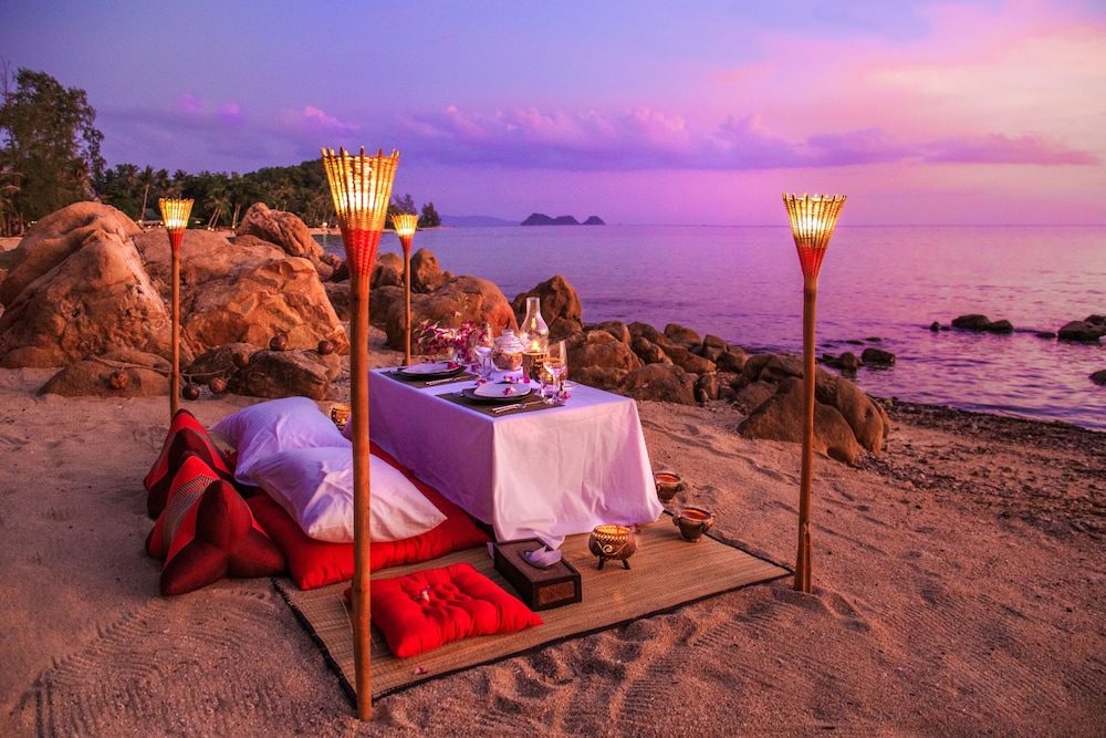 Beyond the Blue Horizon Villa Resort 62/73