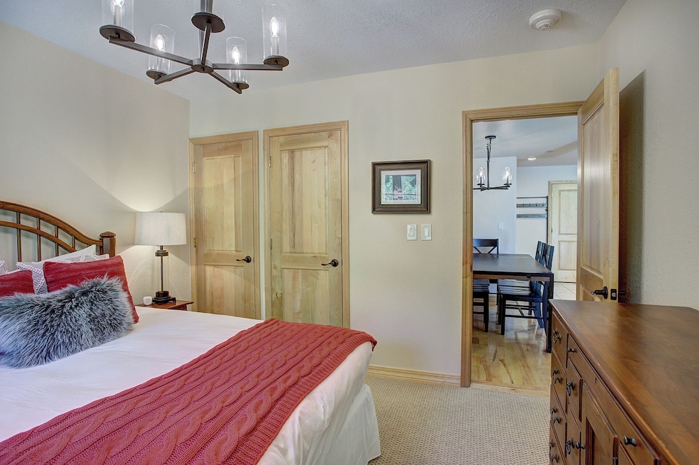 4 Bedrooms, Condo, Premier, 1 Single and 2 King Beds, 2 Queen Beds