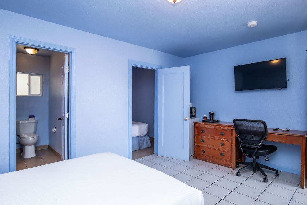 Aqua Breeze Inn 39/55