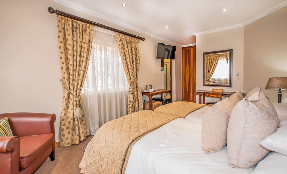 Sunward Park Guesthouse 12/50