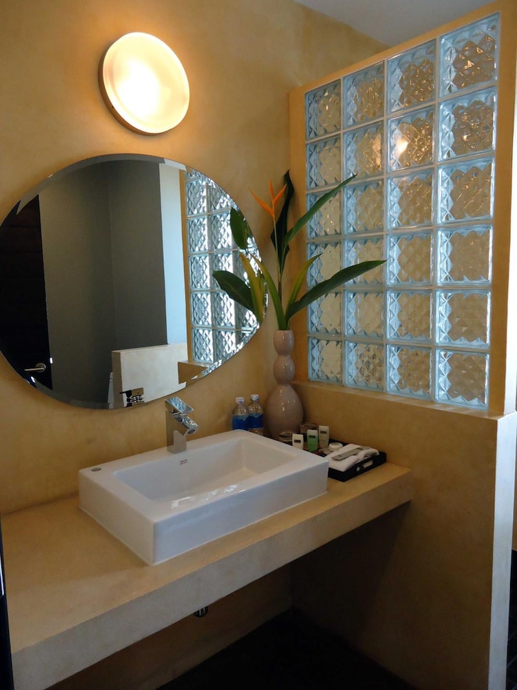 MEN's Resort & Spa (Gay Hotel) 34/36