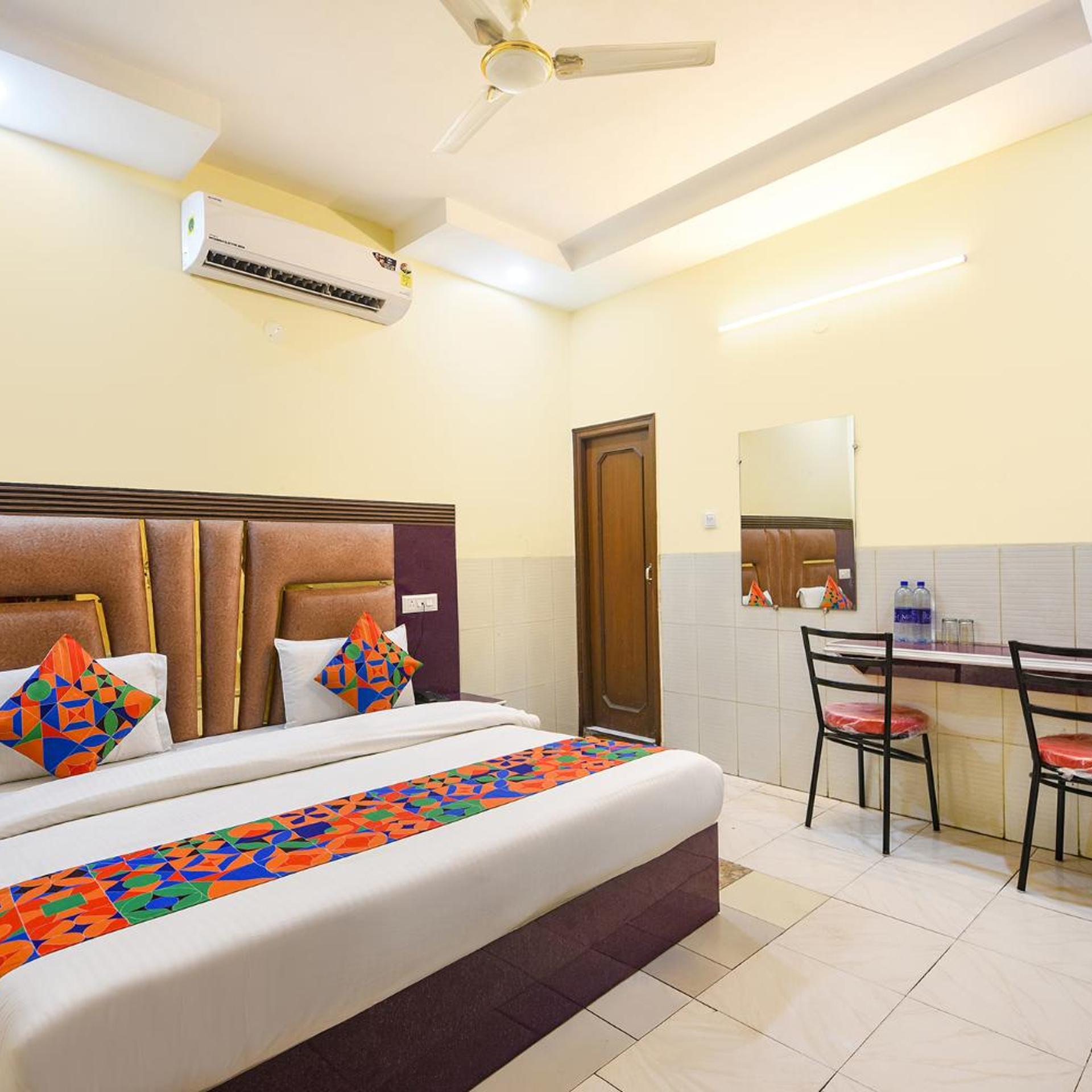 Hotel Surya Palace 12/25