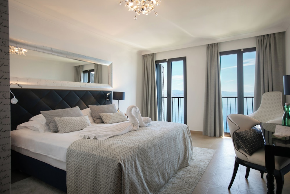Deluxe, Double or Twin Bed, Sea View, Amadria Park Hotel Royal 2/6