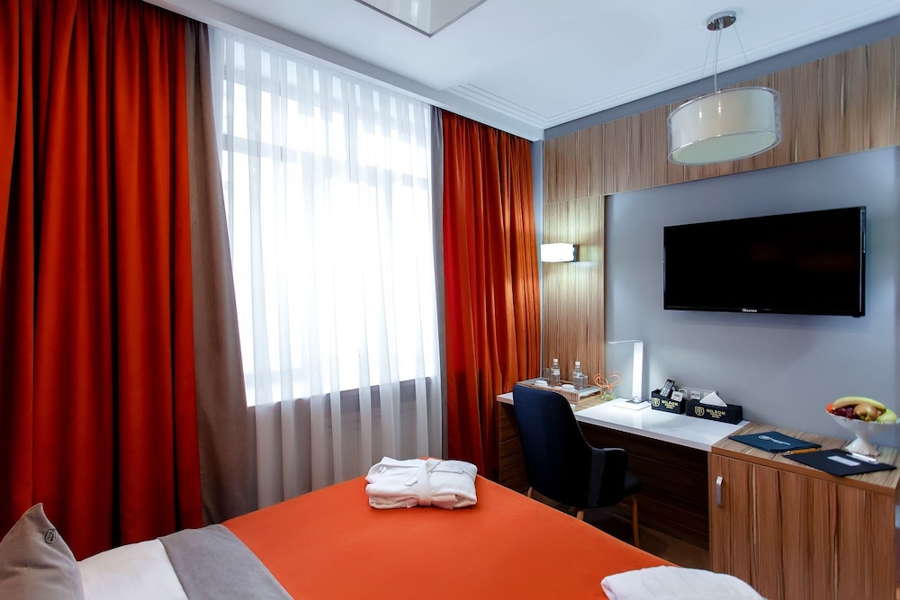 Mildom Premium Hotel 36/45