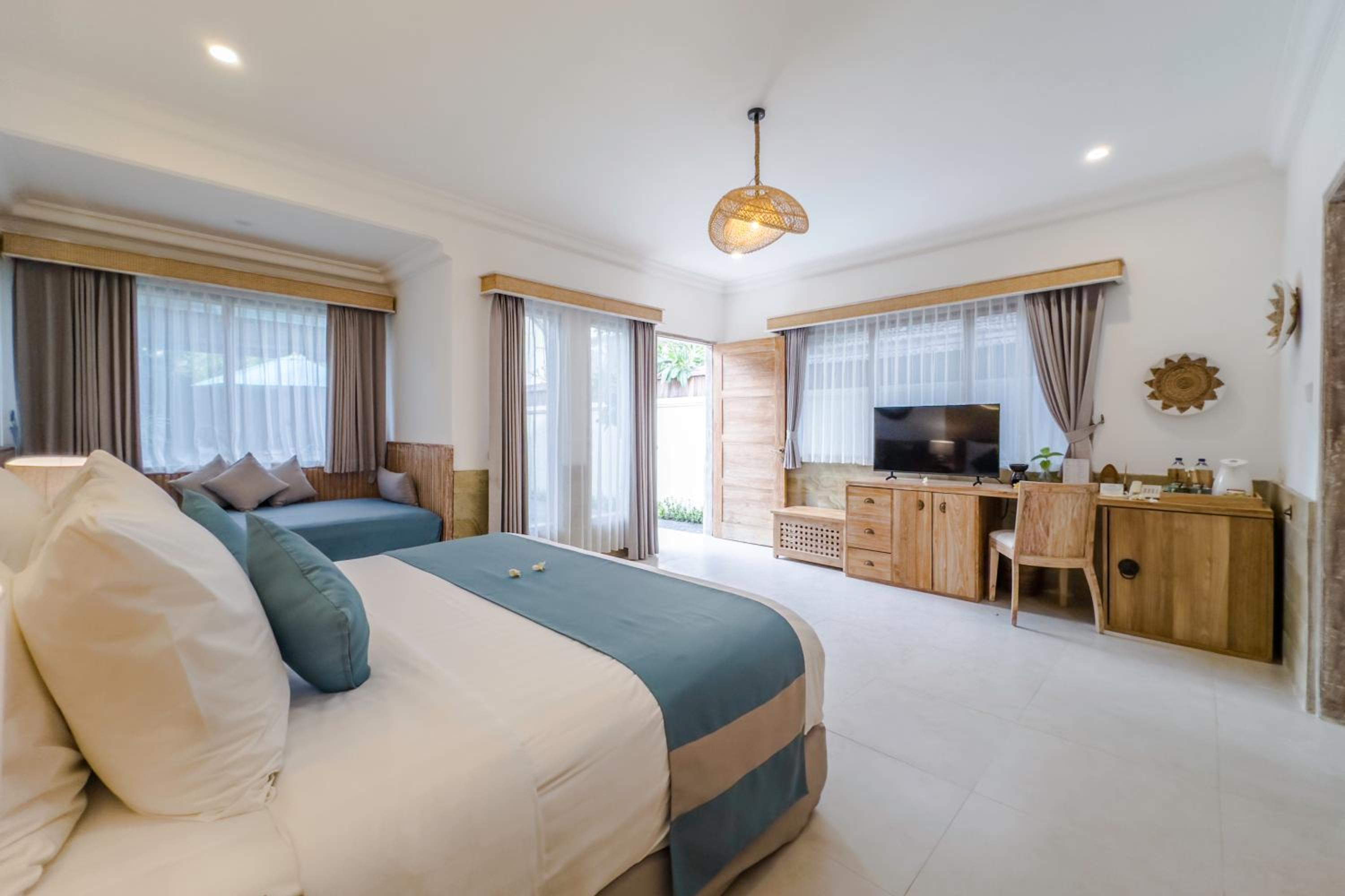 2 Bedrooms, Pool, Villa