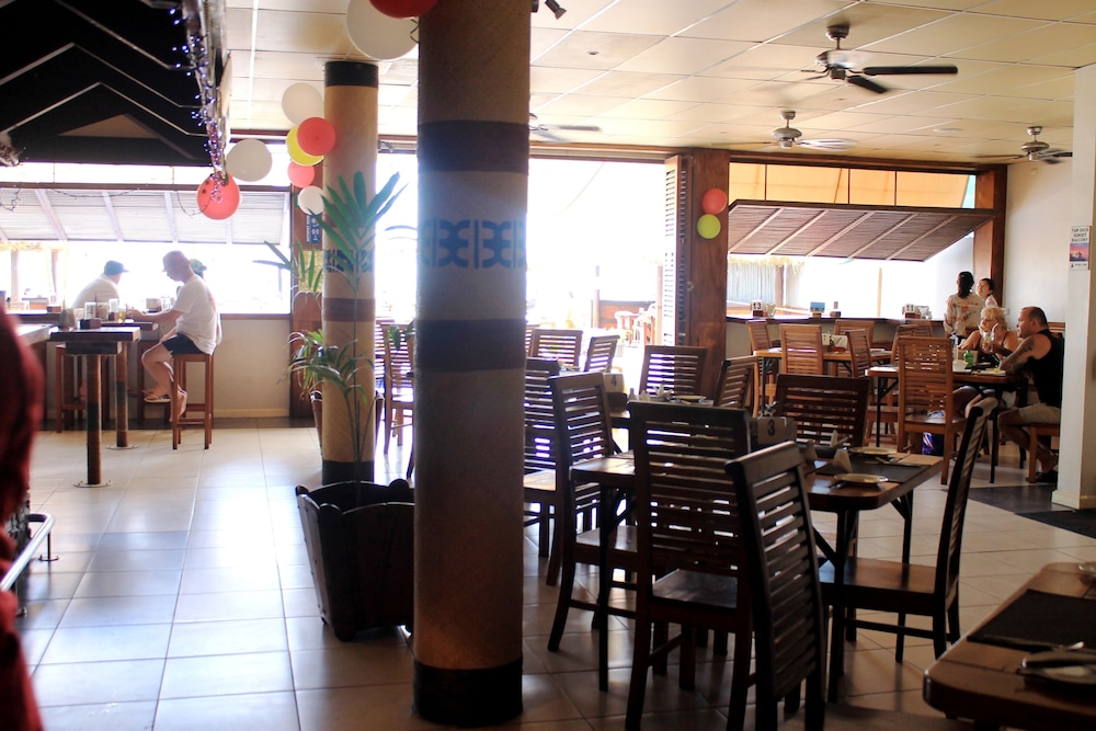 Smugglers Cove Beach Resort and Hotel 31/50