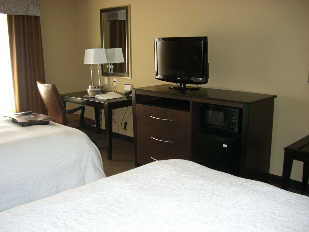 Hampton Inn Suites Pueblo North 15/42