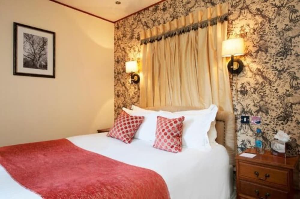 Careys Manor & Senspa 6/55