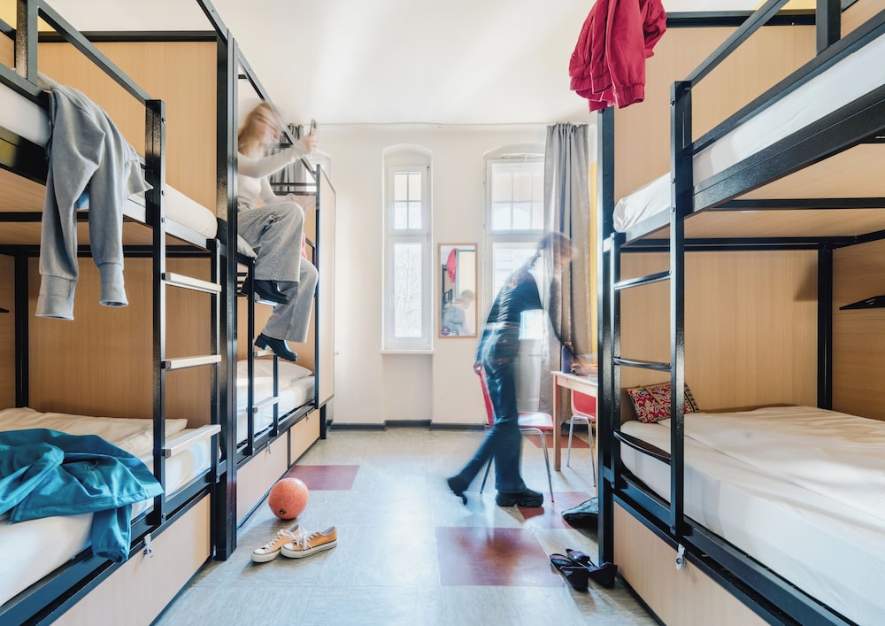 Three Little Pigs Hostel 22/44