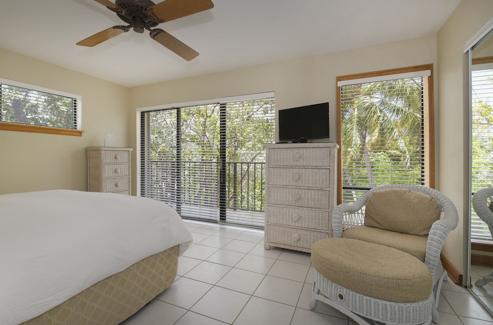 Pines Palms Resort 46/73