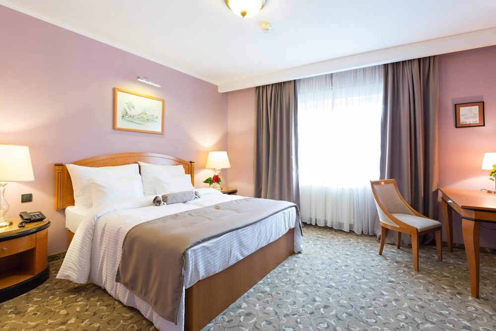 Sterling Hotel 10/49