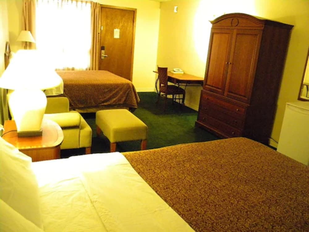 Fairway Inn by the Falls 24/44