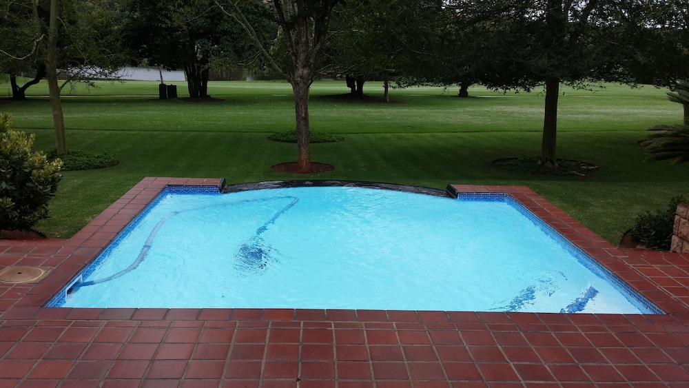The Woodpecker Inn 39/68