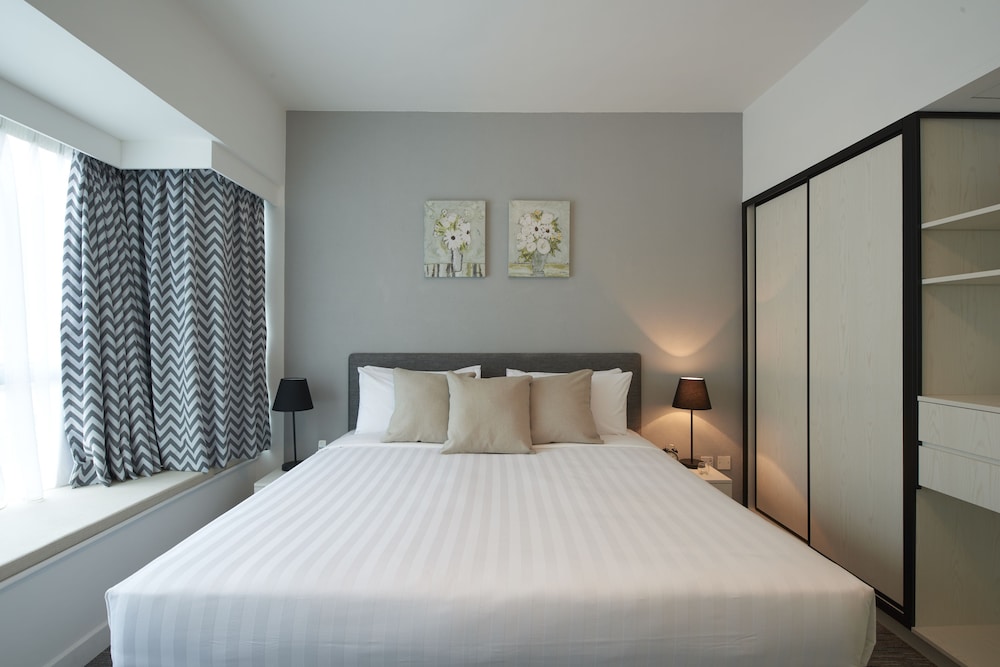 Grand Bay View Hotel 11/50