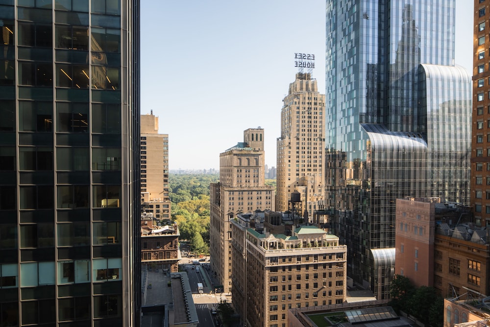 The Manhattan Club 66/76
