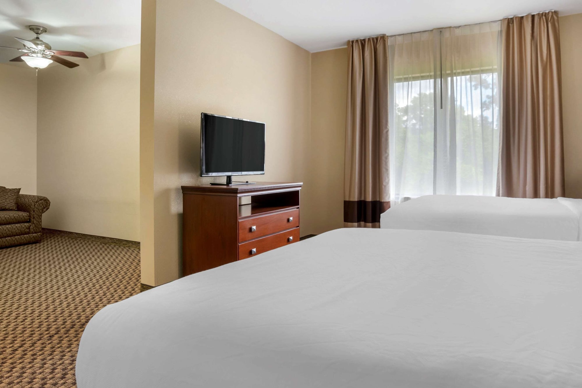 Suite, 2 Queen Beds, Sofa, Comfort Inn & Suites Midway - Tallahassee West 7/7