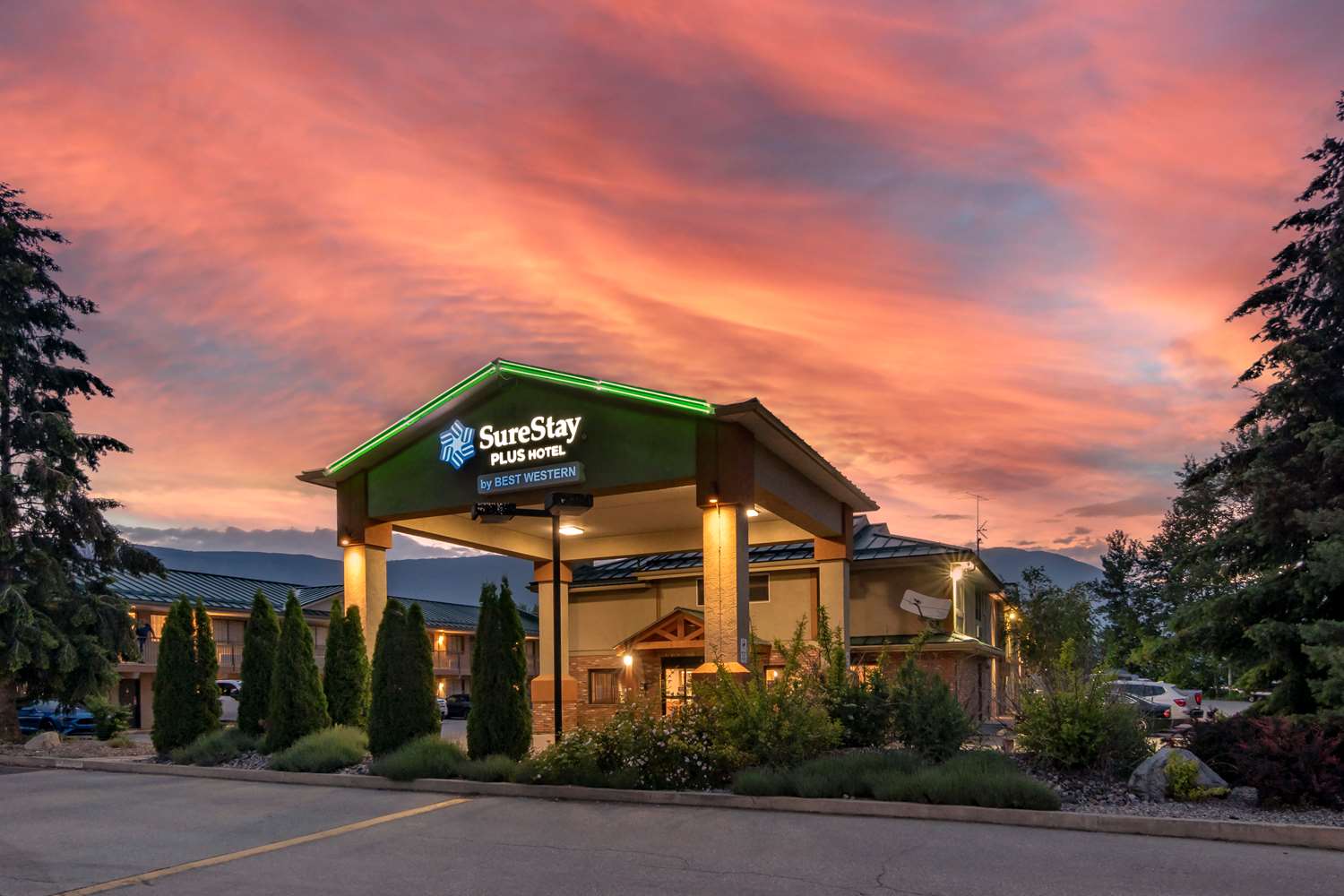 Surestay Plus Hotel By Best Western Salmon Arm 2/32