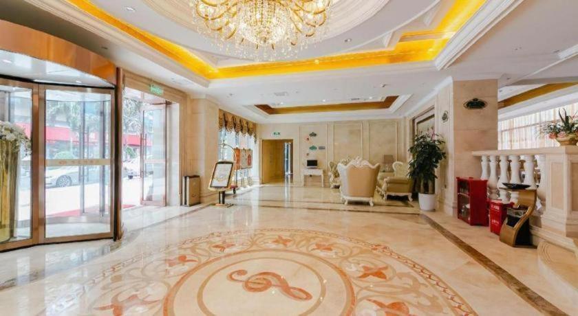 Vienna Hotel (Chongqing Shiqiaopu Metro Station) 12/58