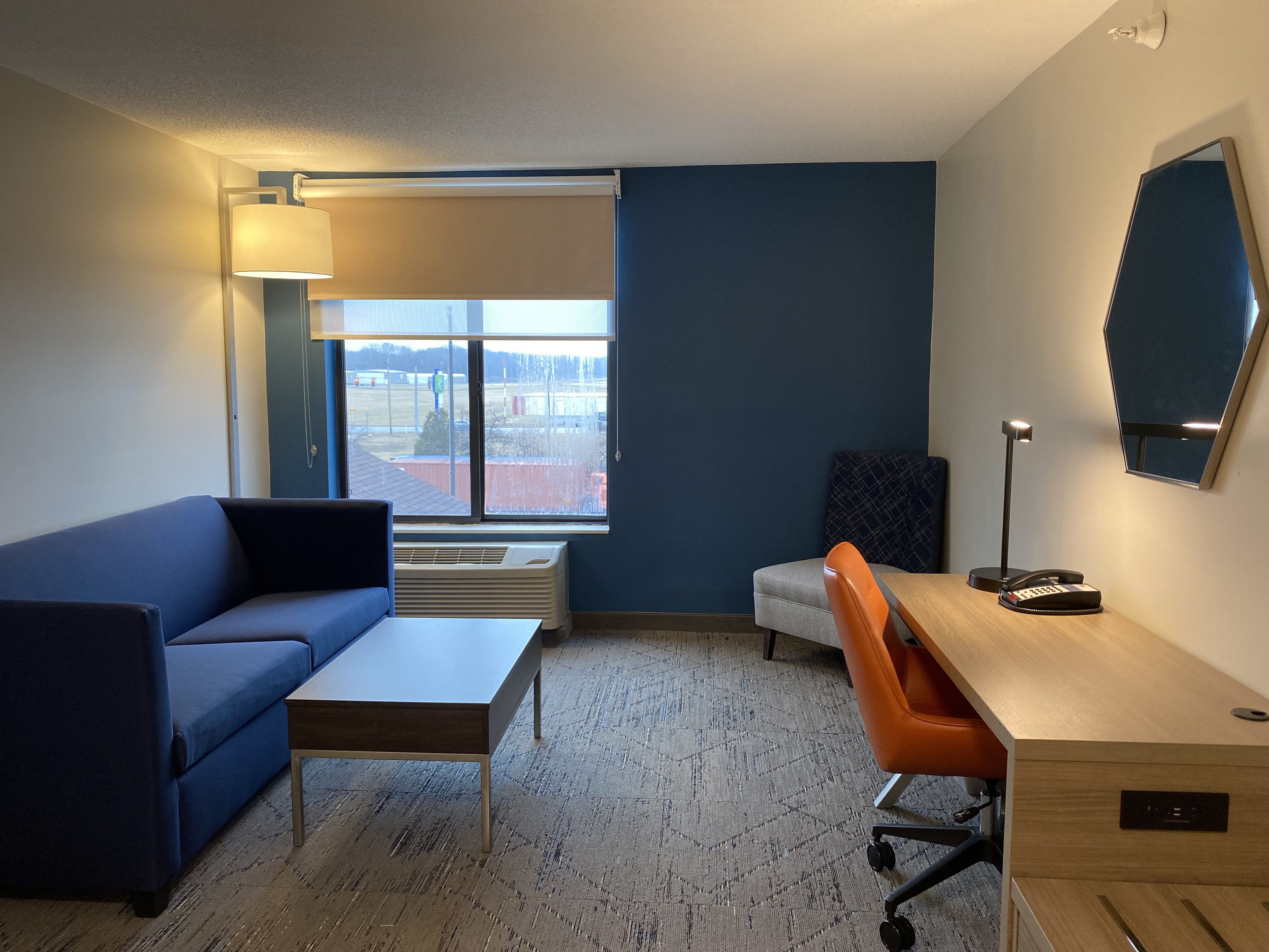 Holiday Inn Express Hotel Suites Plymouth 55/82