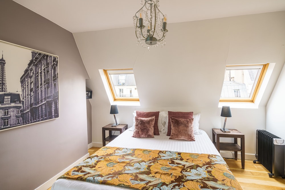Charme, Apartment, Queen Bed, City View, Sofa، Apartments Du Louvre - Le Marais 2/3
