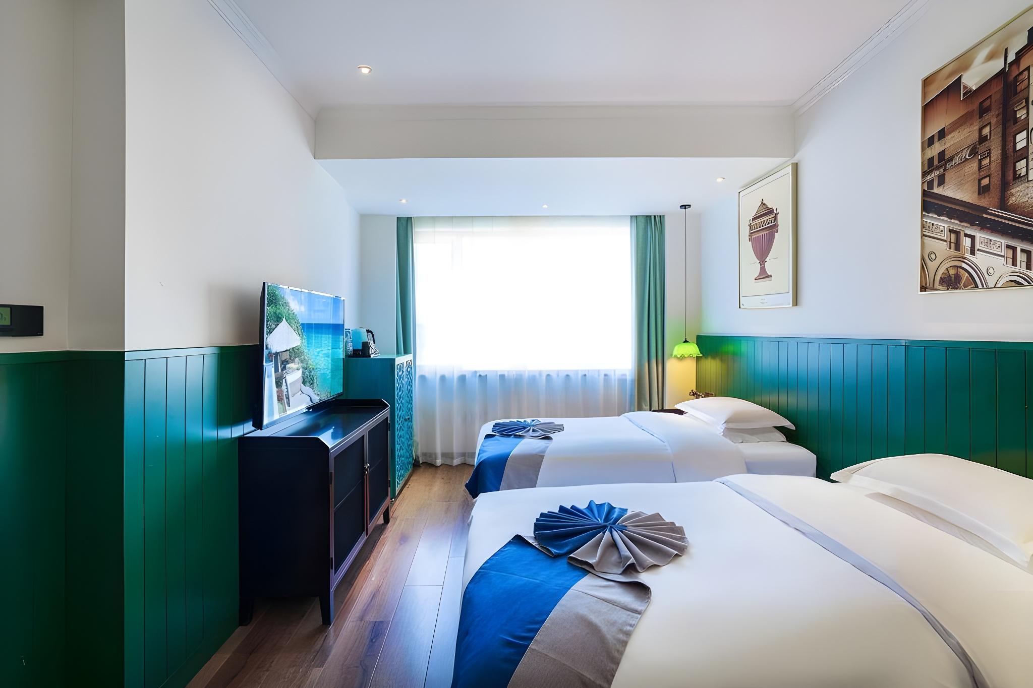 Smart, Art, Twin Beds