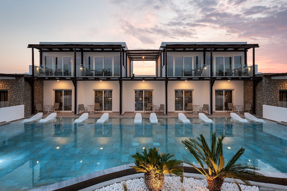 Nama Retreat Suites 4/56