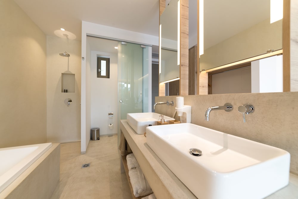Tsamis Zante Suites 84/86