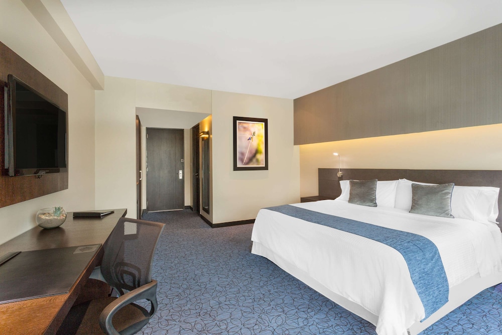 Wyndham Guayaquil Puerto Santa Ana 11/63