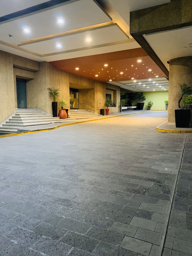 Hotel Mirage 62/68