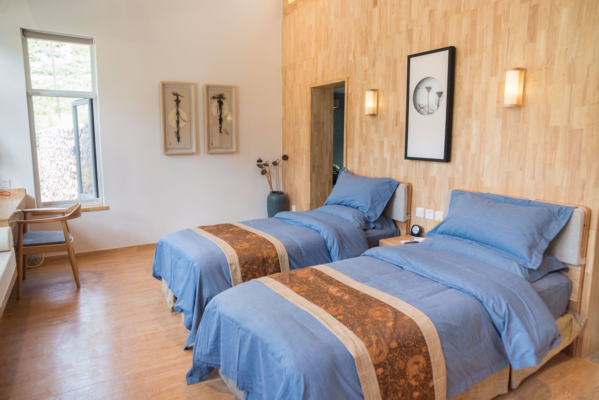 Duplex, 4 People, Queen and Twin Beds