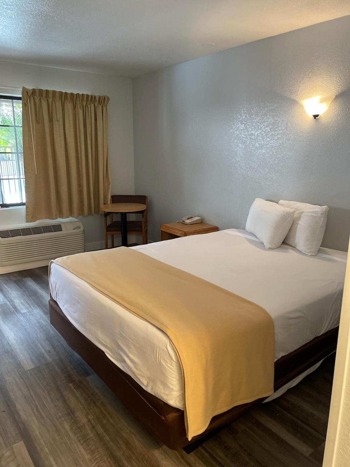 Room, Queen Bed