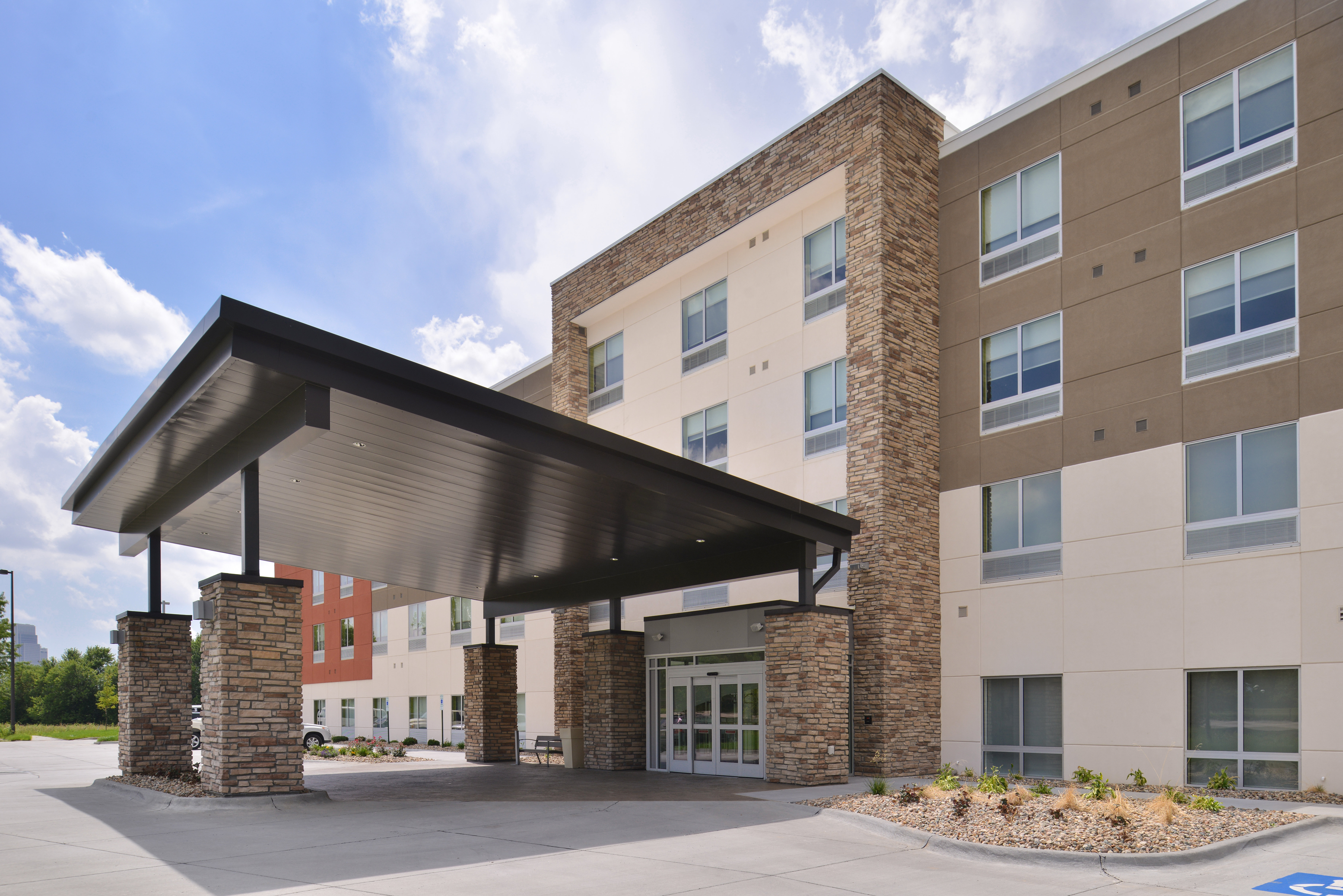 Holiday Inn Express & Suites OMAHA AIRPORT 61/64