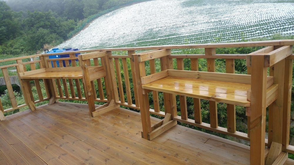 Daegwallyeong Solbawee Log-Housing Pension 2/22