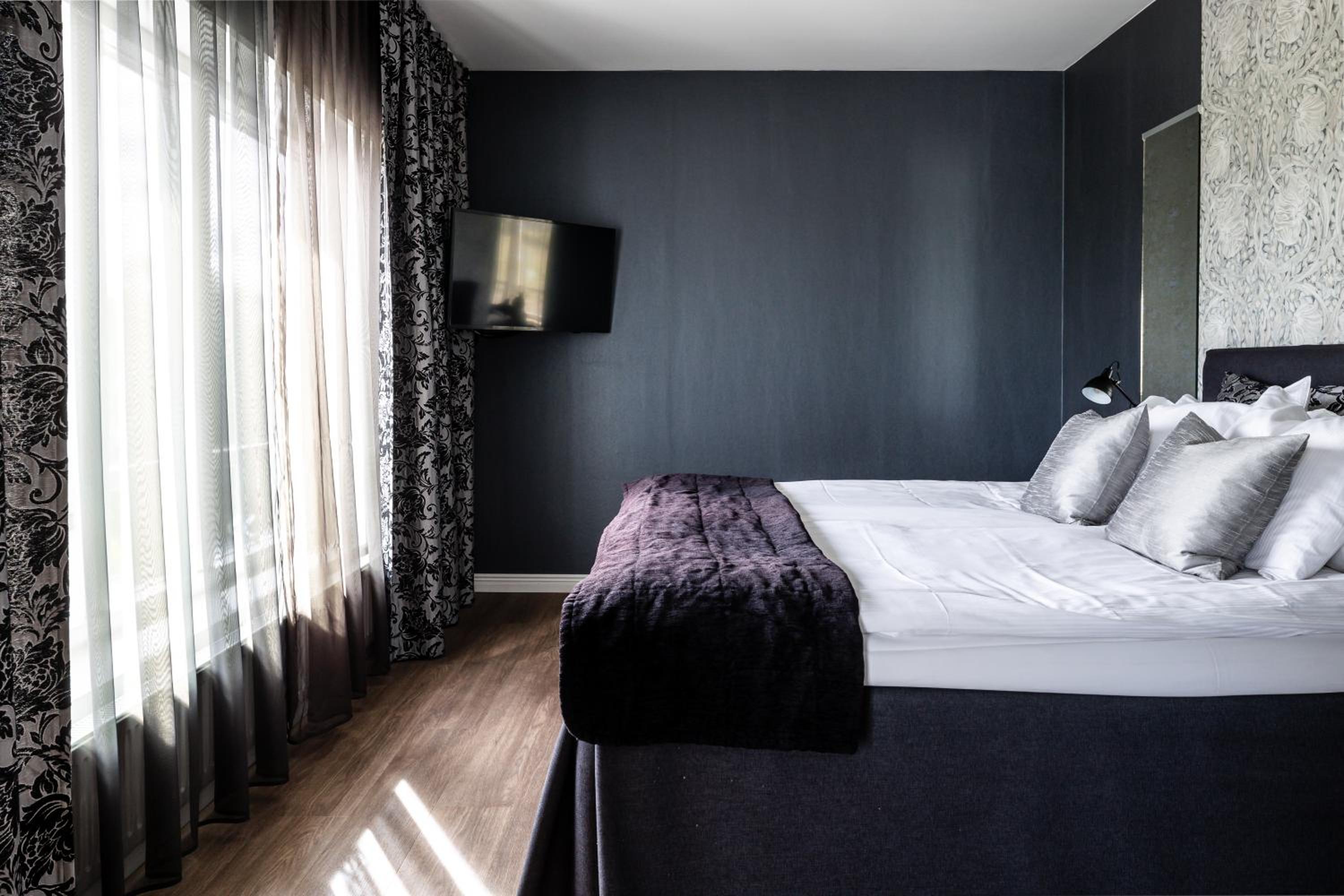 Mini, Suite, King Bed, Sofa