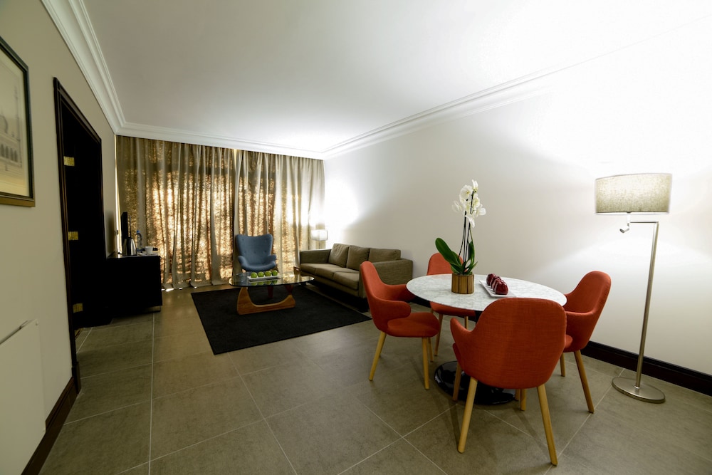 Portemilio Hotel & Resort 60/76