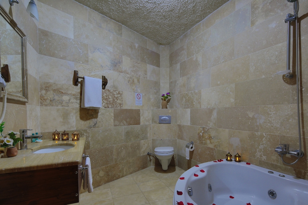 Jerveni Cave Hotel 46/47