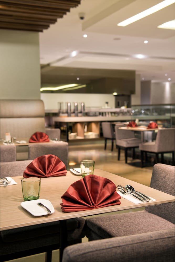 Olive Tree Hotel 53/63
