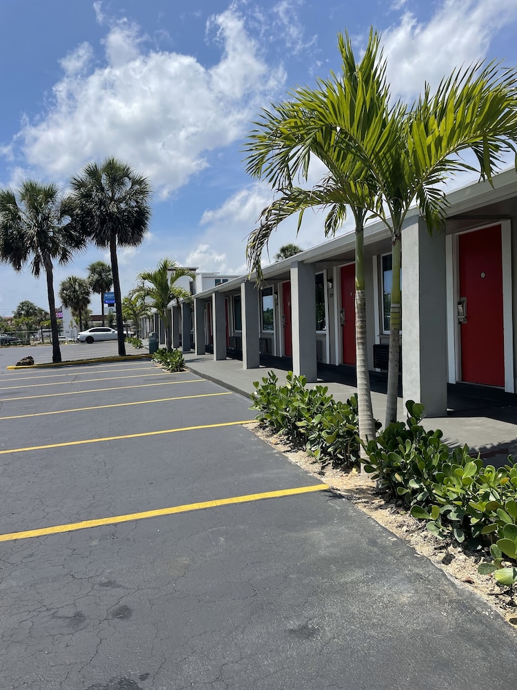 Super 8 by Wyndham Kissimmee/Orlando 43/50