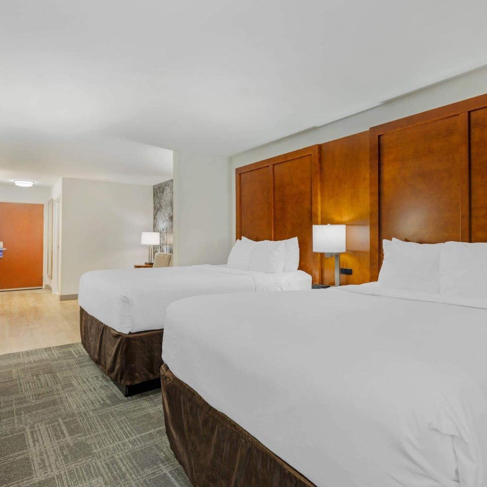 Suite, 2 Queen Beds, Mountain View, Sofa