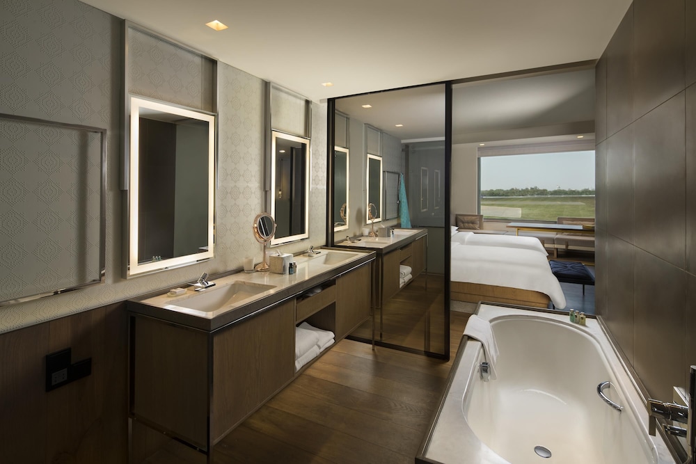 Andaz Delhi, by Hyatt 80/82
