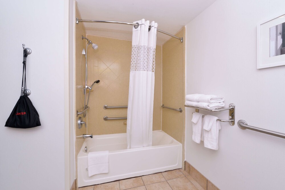 Hampton Inn Suites Wilmington 22/51