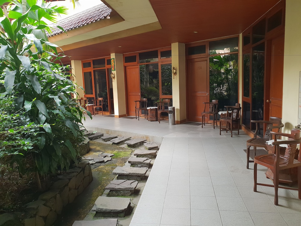DeQur Hotel Bandung 12/71
