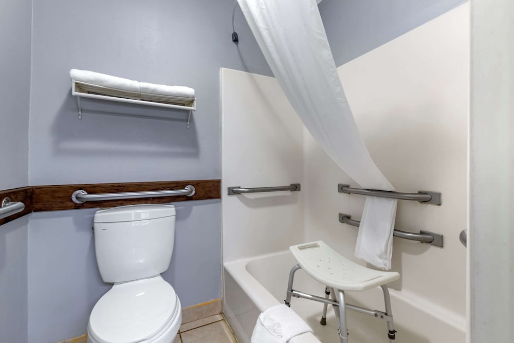 Econo Lodge Junction 15/15