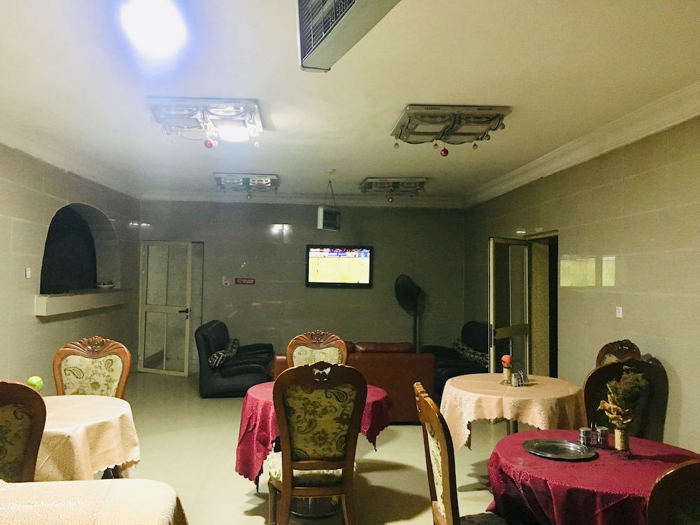 HOME INN HOTEL AND SUITES 26/33
