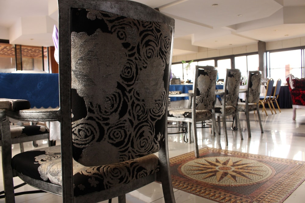 Tou'Ngou Hotel 11/50