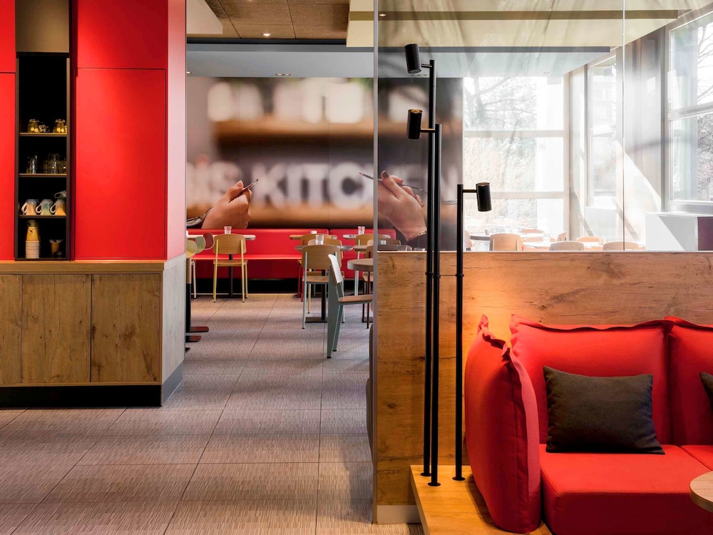 IBIS GENEVE AEROPORT 3/66