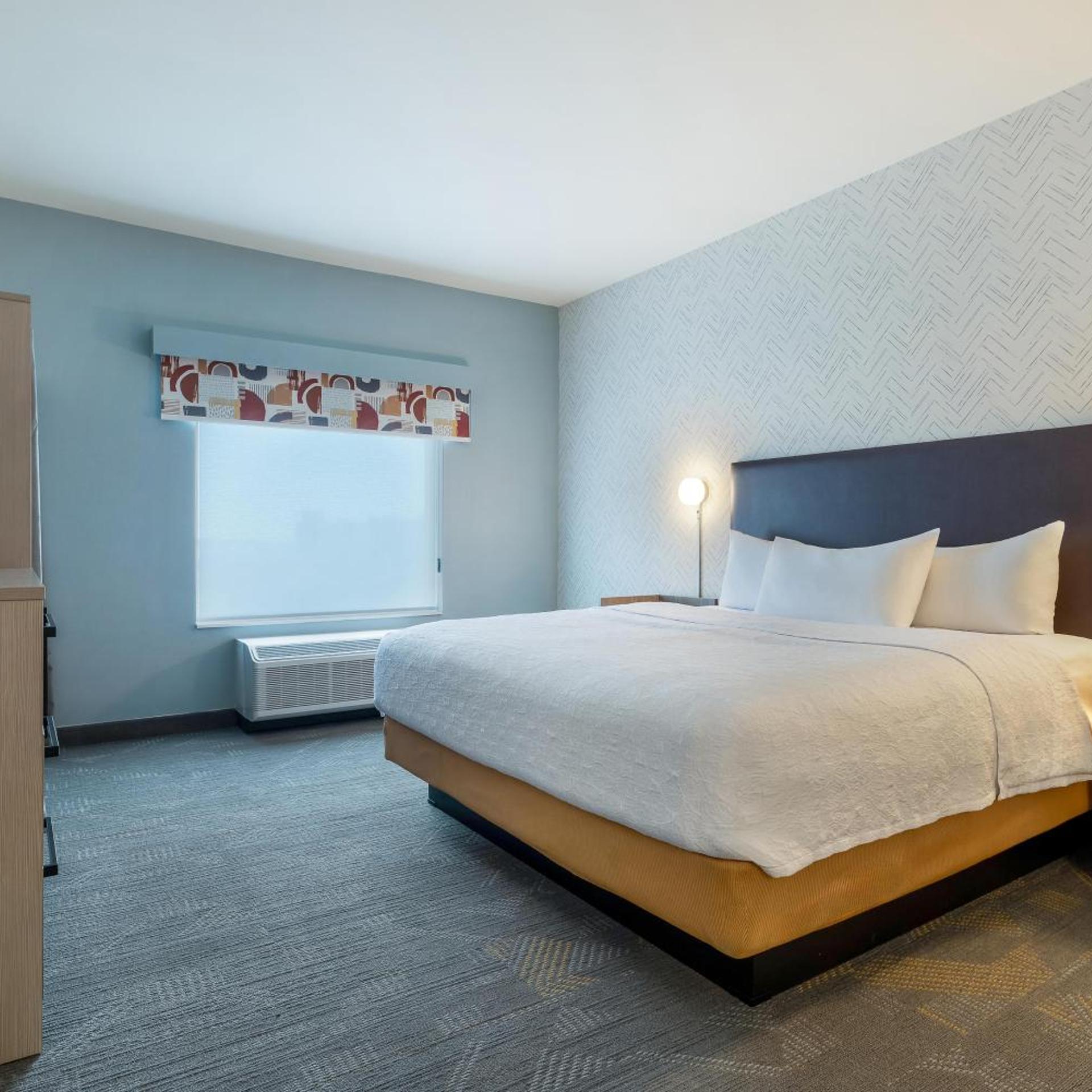 1 Bedroom, Suite, King Bed, Sofa, Accessible