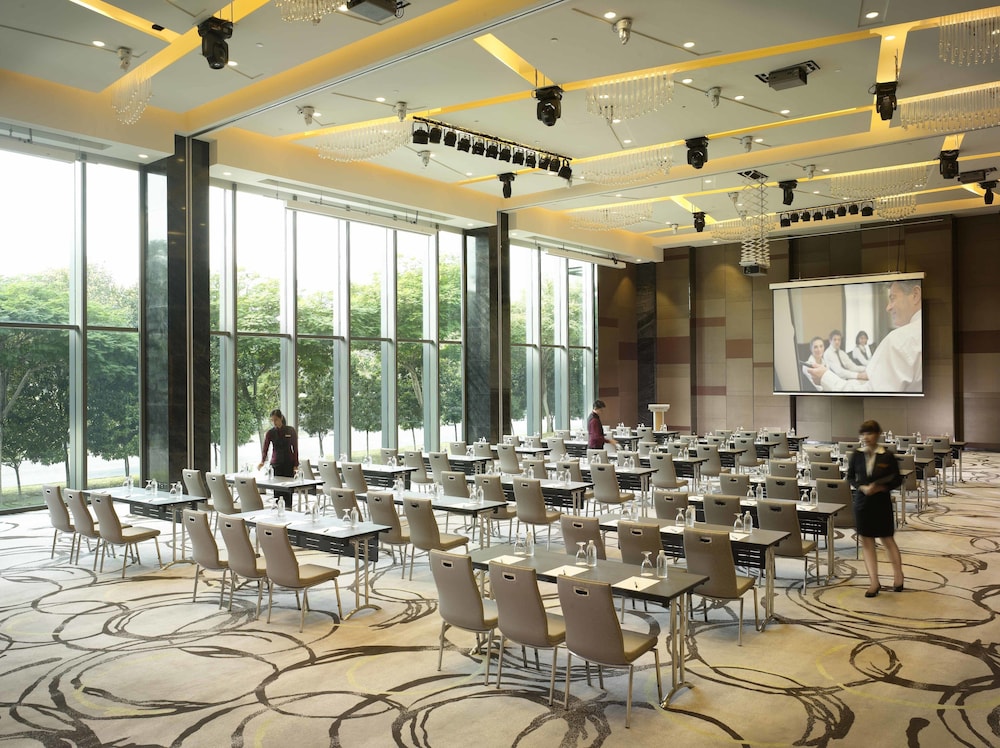PARKROYAL on Beach Road 24/26
