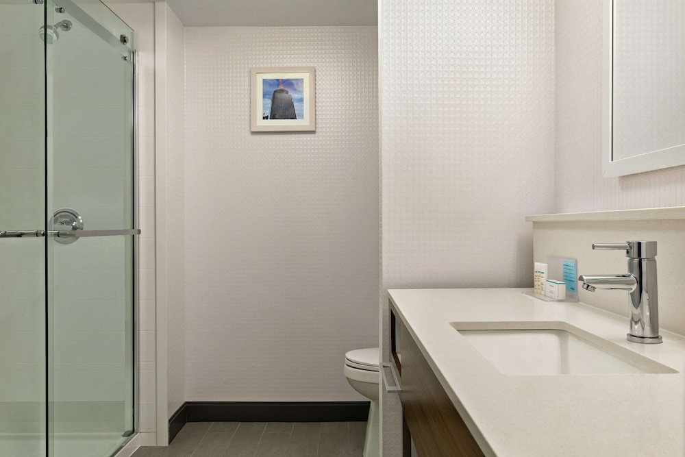 Hampton Inn by Hilton London 12/39