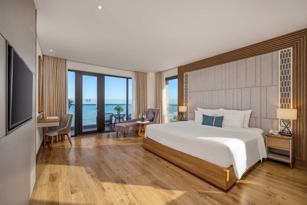 Grand, Ocean, Executive, King Bed